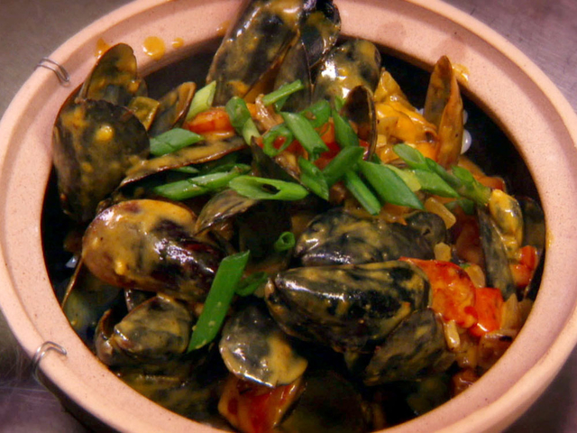 Wild Warthog Thai Style Spicy Curry Mussels