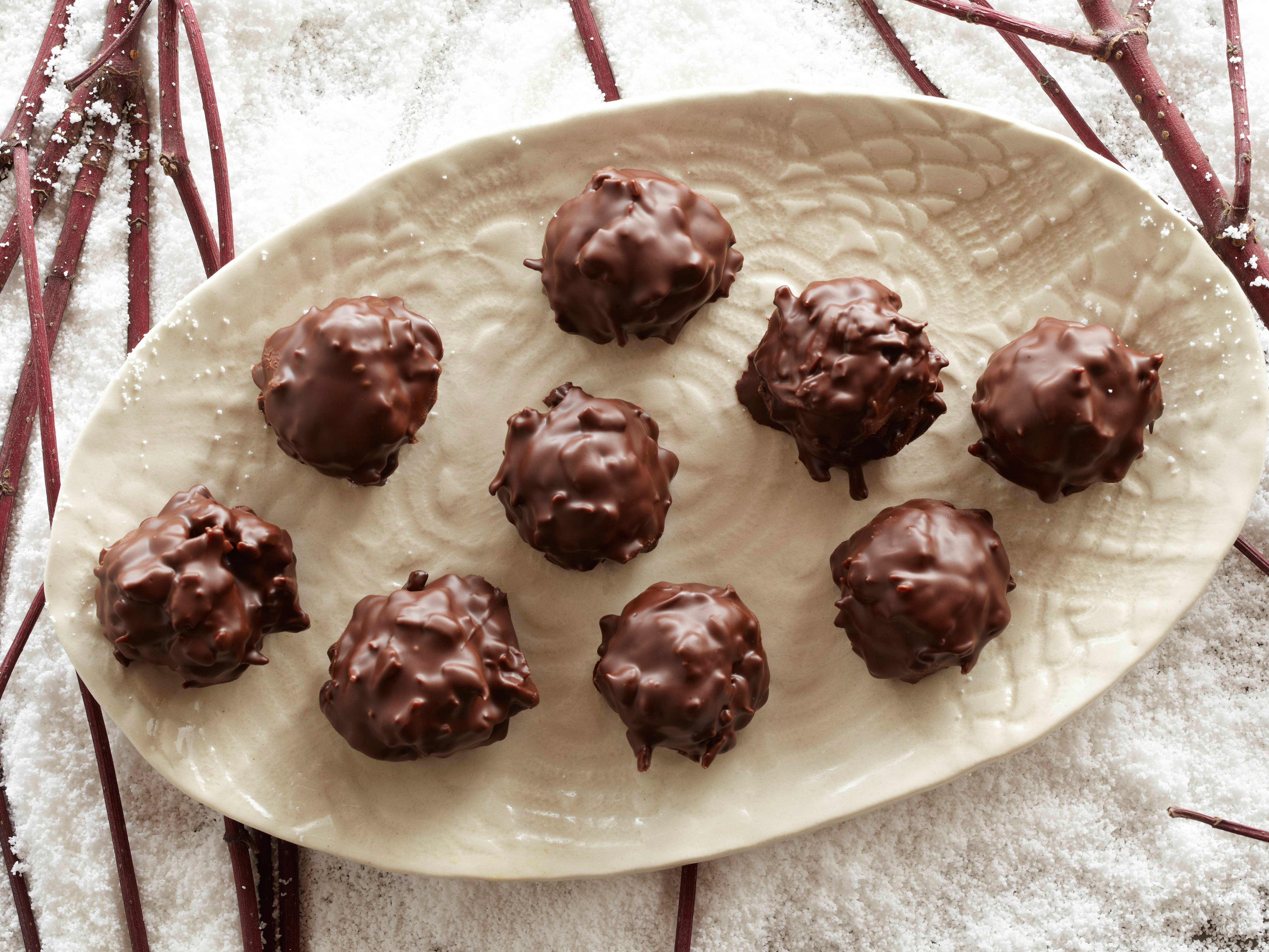 Treinstation apotheker helpen Chocolate Coconut Balls Recipe | Alton Brown | Food Network