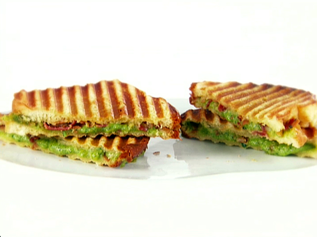 Torden Gentagen Materialisme Grilled Cheese with Spinach and Pancetta Recipe | Giada De Laurentiis |  Food Network