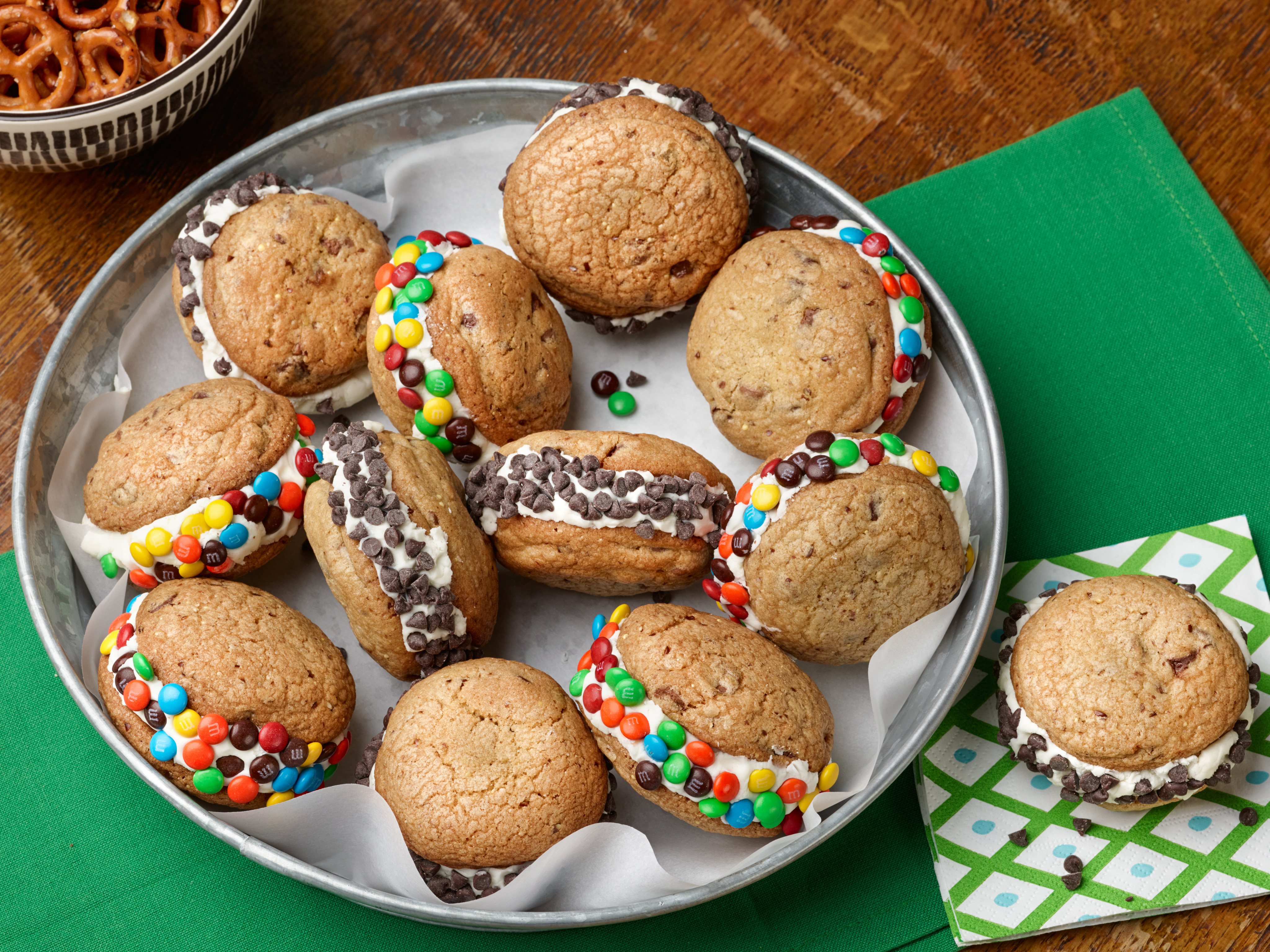 https://www.foodnetwork.com/content/dam/images/food/fullset/2013/2/8/0/WU0403H_chocolate-chip-cookie-ice-cream-sandwiches-recipe_s4x3.jpg