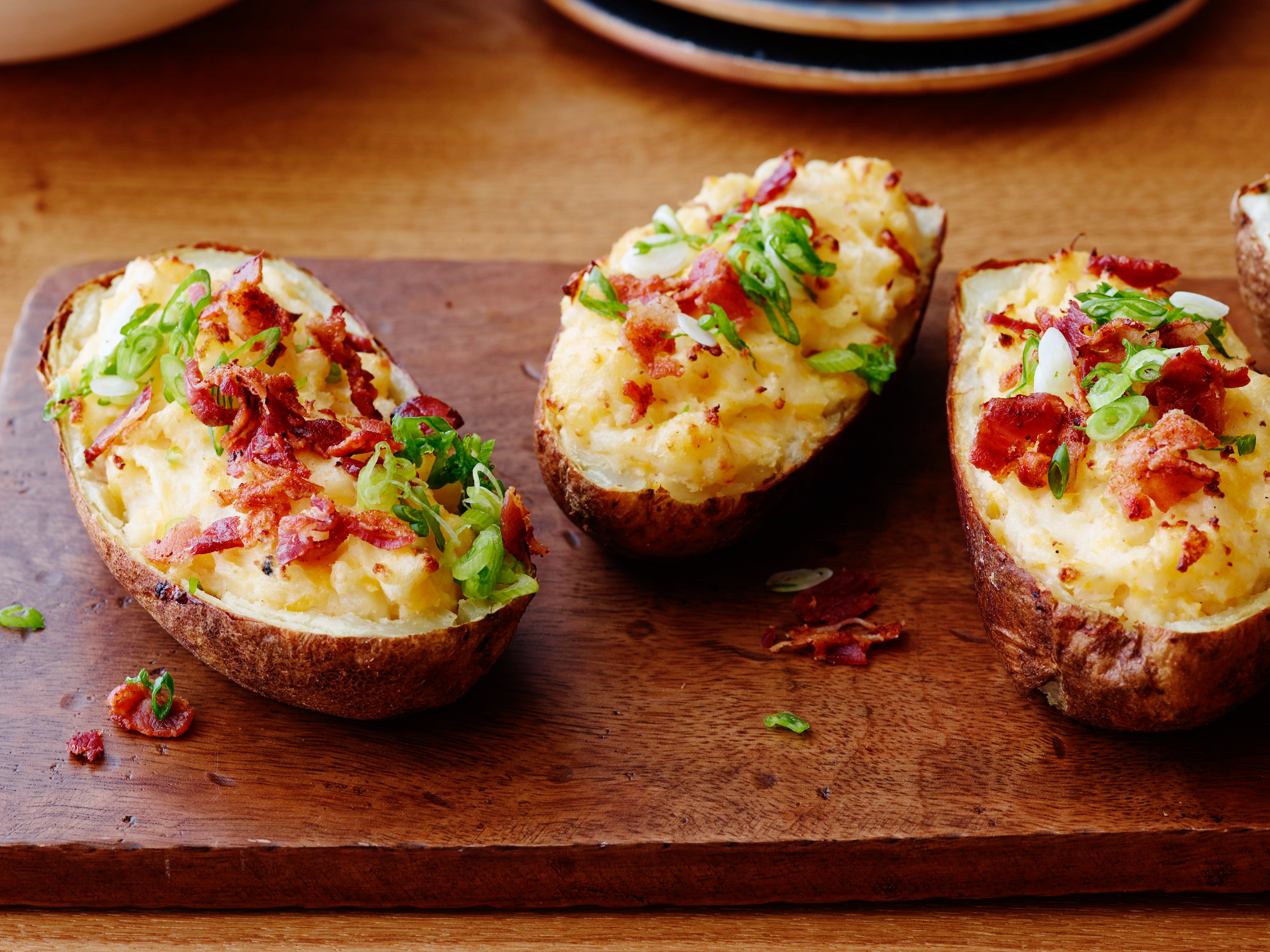 https://www.foodnetwork.com/content/dam/images/food/fullset/2013/6/13/0/YW0301H_twice-baked-potatoes-recipe_s4x3.jpg