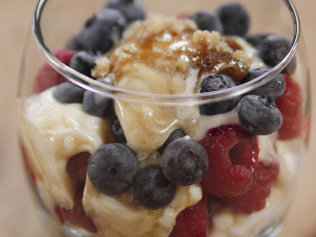 https://www.foodnetwork.com/content/dam/images/food/fullset/2013/8/7/0/WU0508H_best-yogurt-parfait-ever-recipe_s4x3.jpg