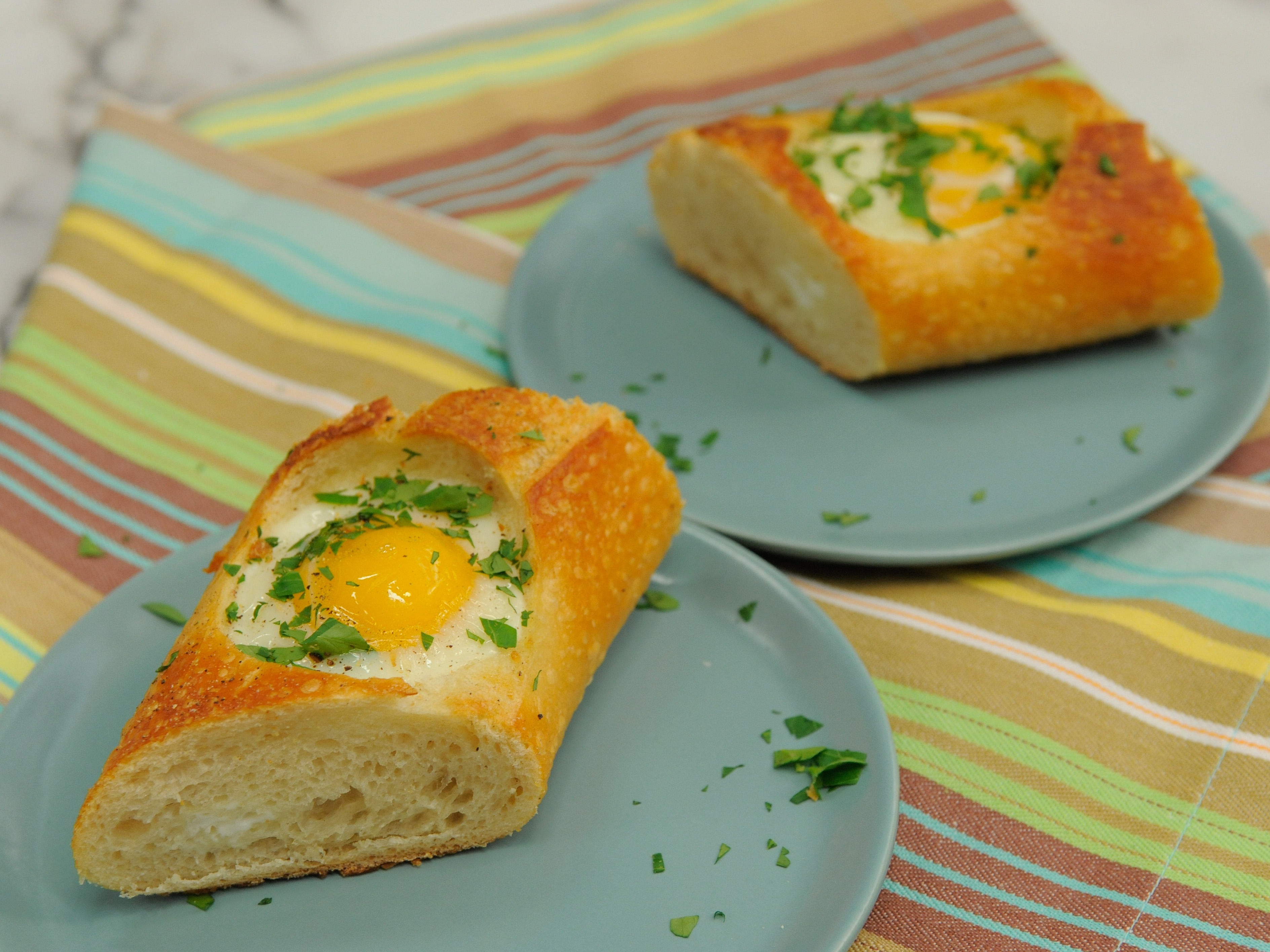 https://www.foodnetwork.com/content/dam/images/food/fullset/2015/2/10/0/KC0502H_Whole-Loaf-Toad-in-the-Hole_s4x3.jpg