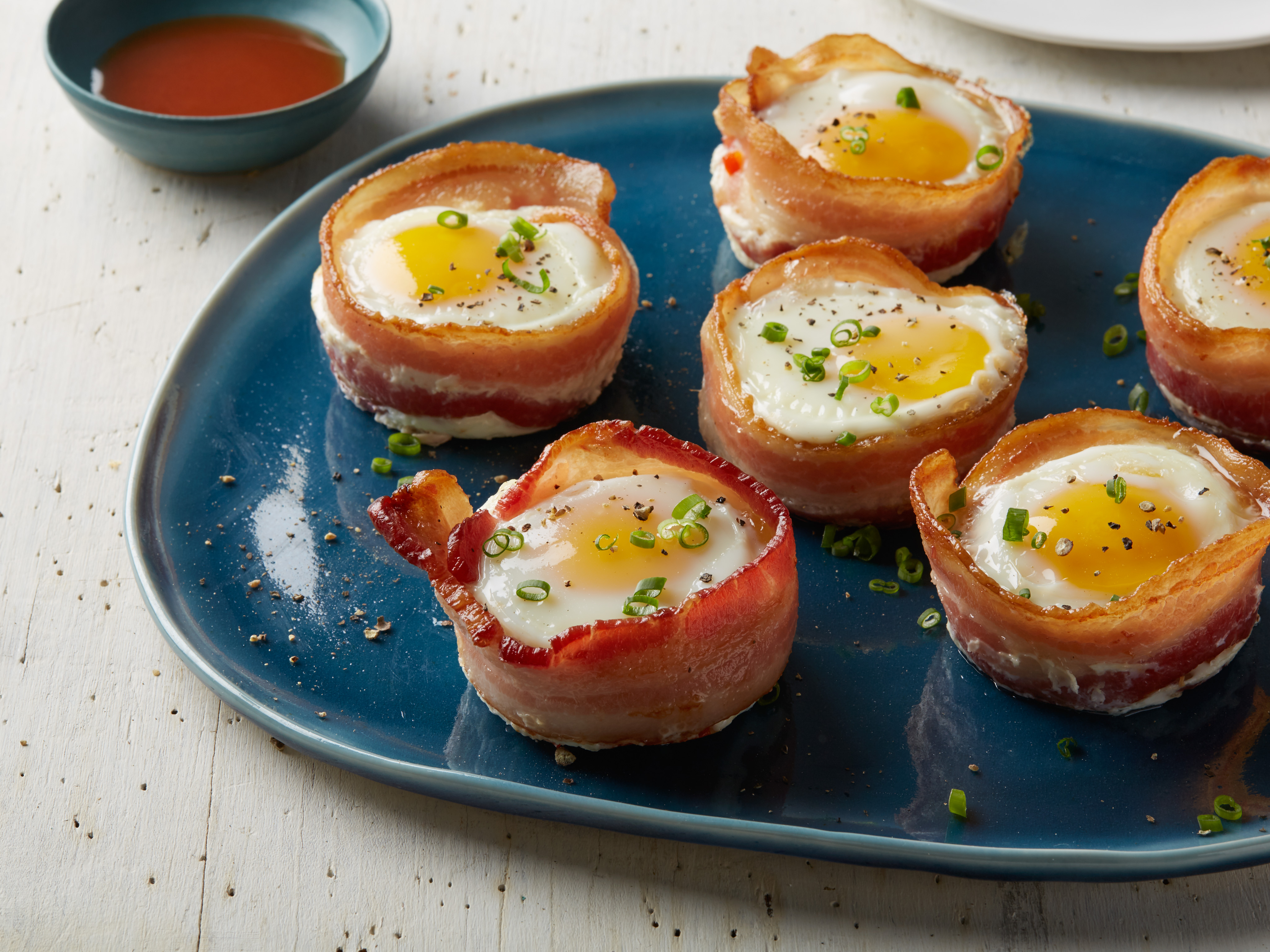 https://www.foodnetwork.com/content/dam/images/food/fullset/2017/11/9/0/FNK_Whole30-Bacon-Egg-Cups_s4x3.jpg