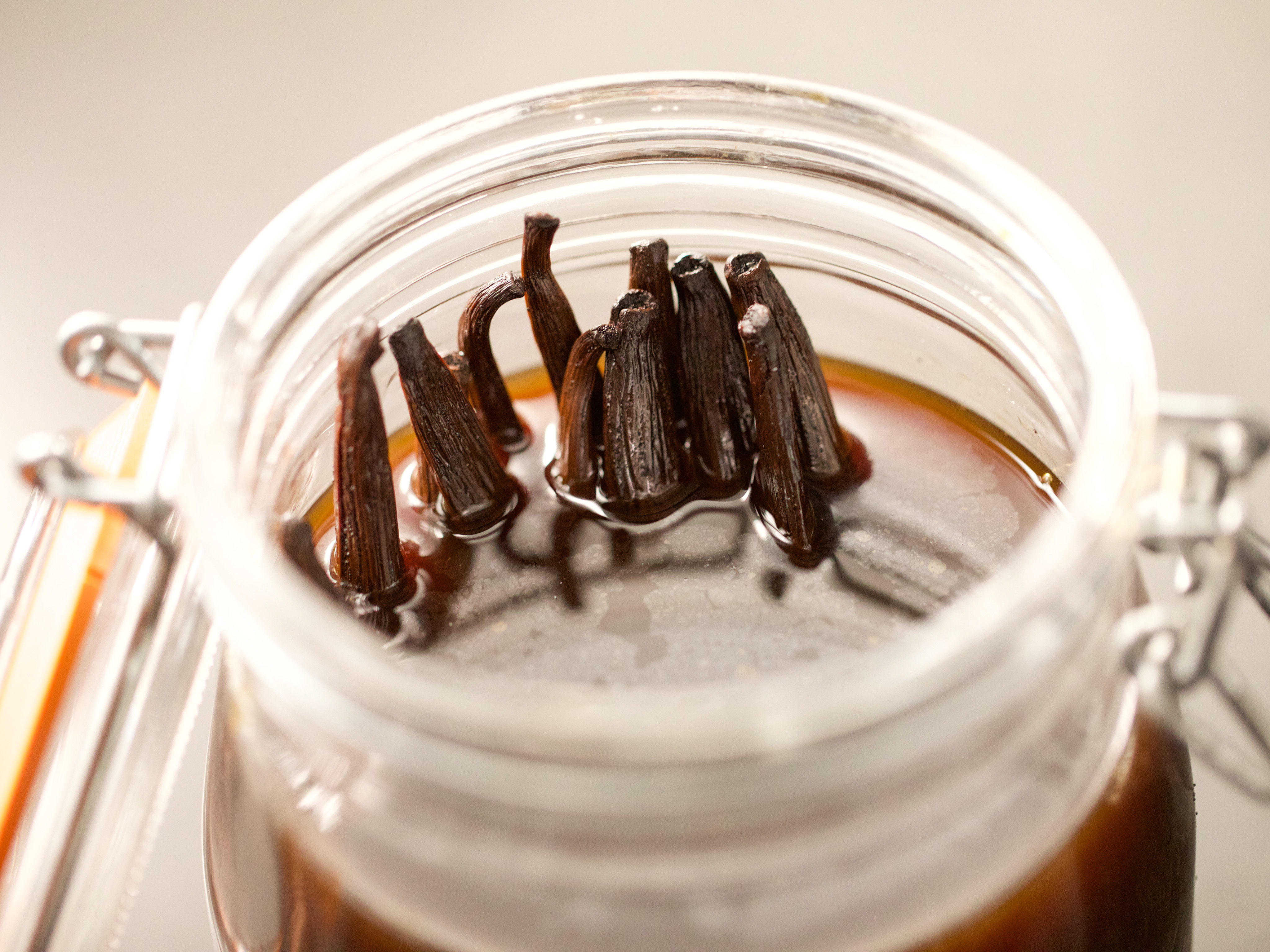 How To Make Vanilla Extract - On Sutton Place