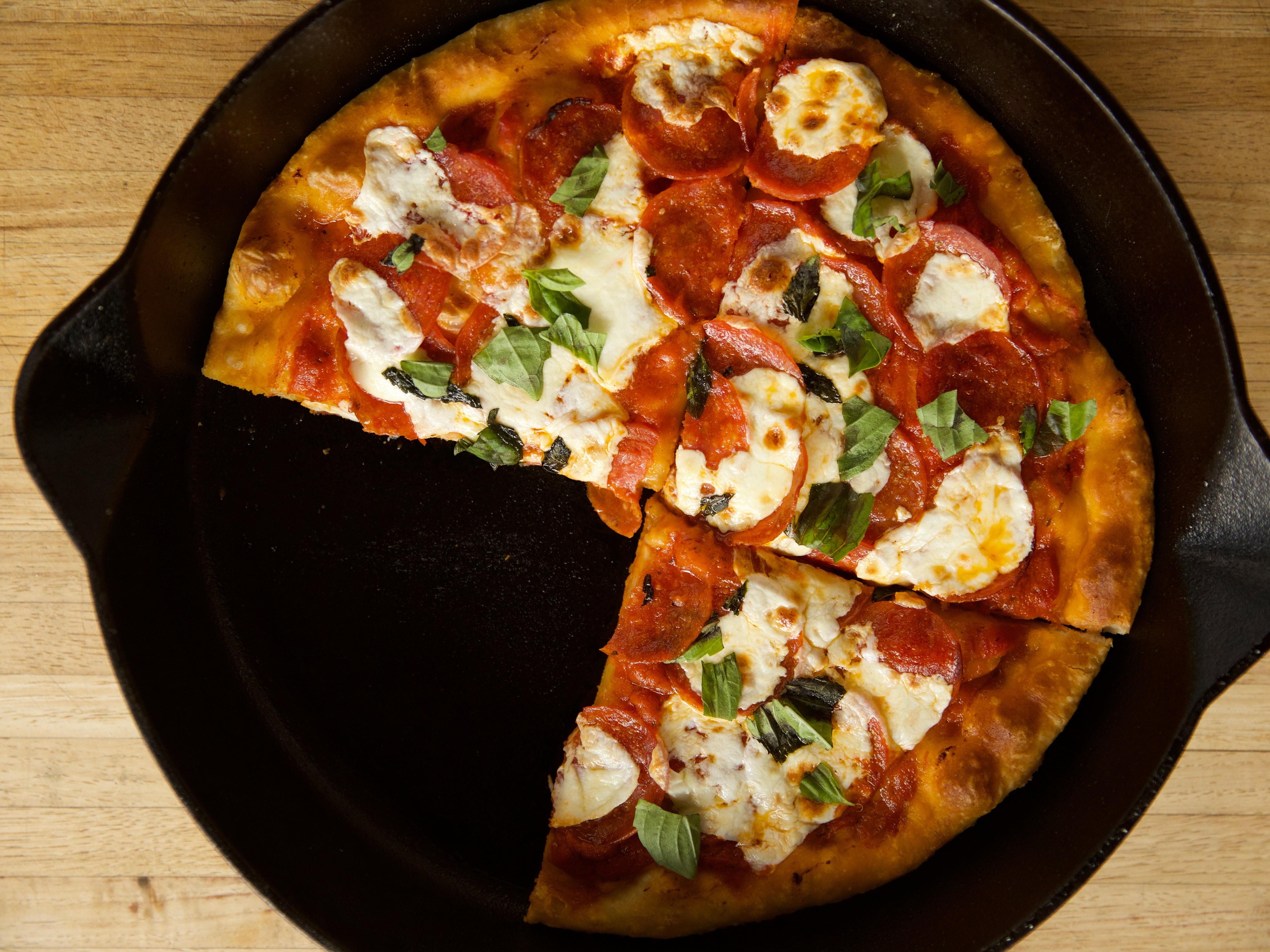 Easy Skillet Pizza Recipe
