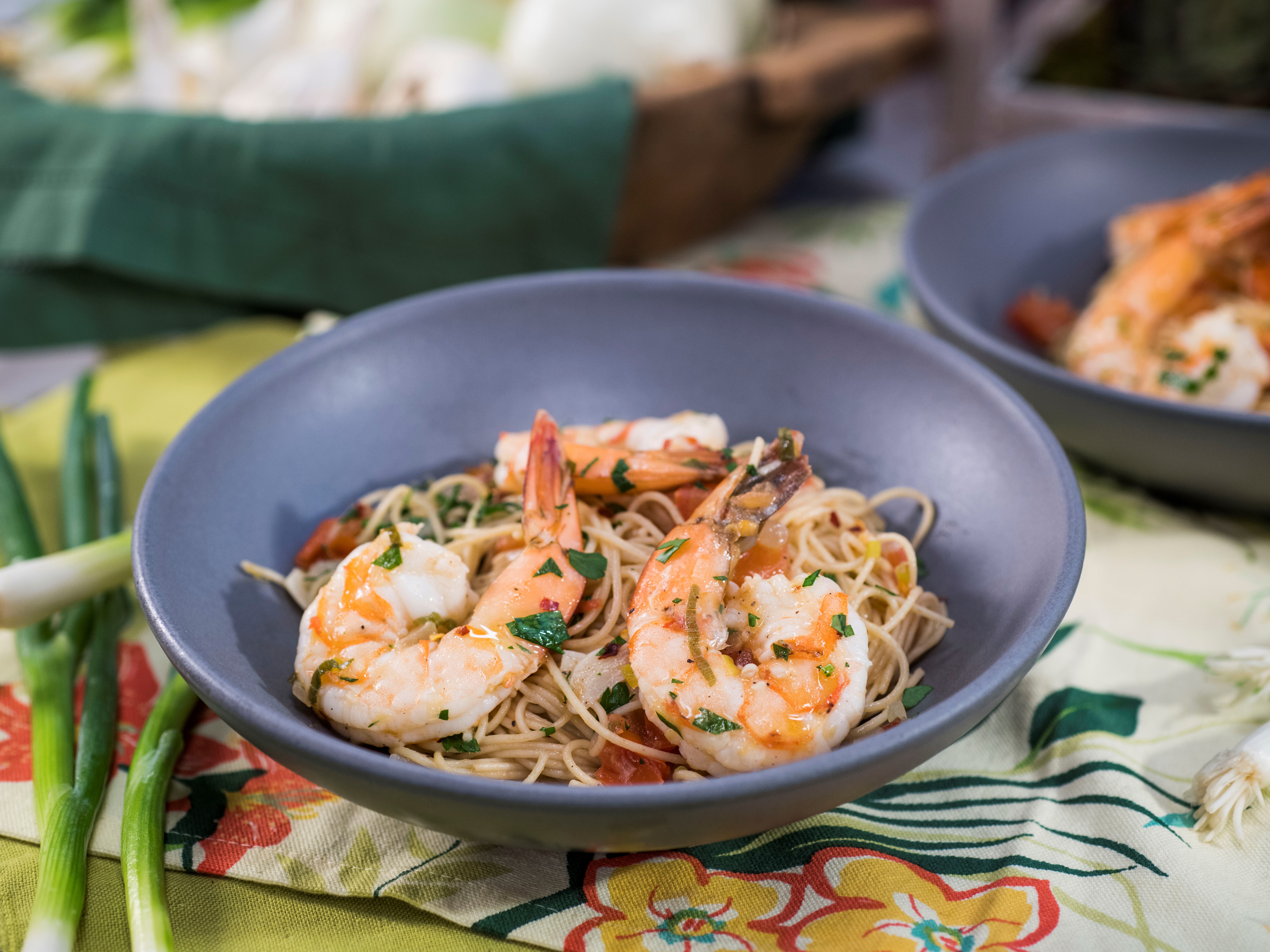 https://www.foodnetwork.com/content/dam/images/food/fullset/2019/3/27/KC2013_Quick-Onion-and-Garlic-Shrimp-Pasta_s4x3.jpg