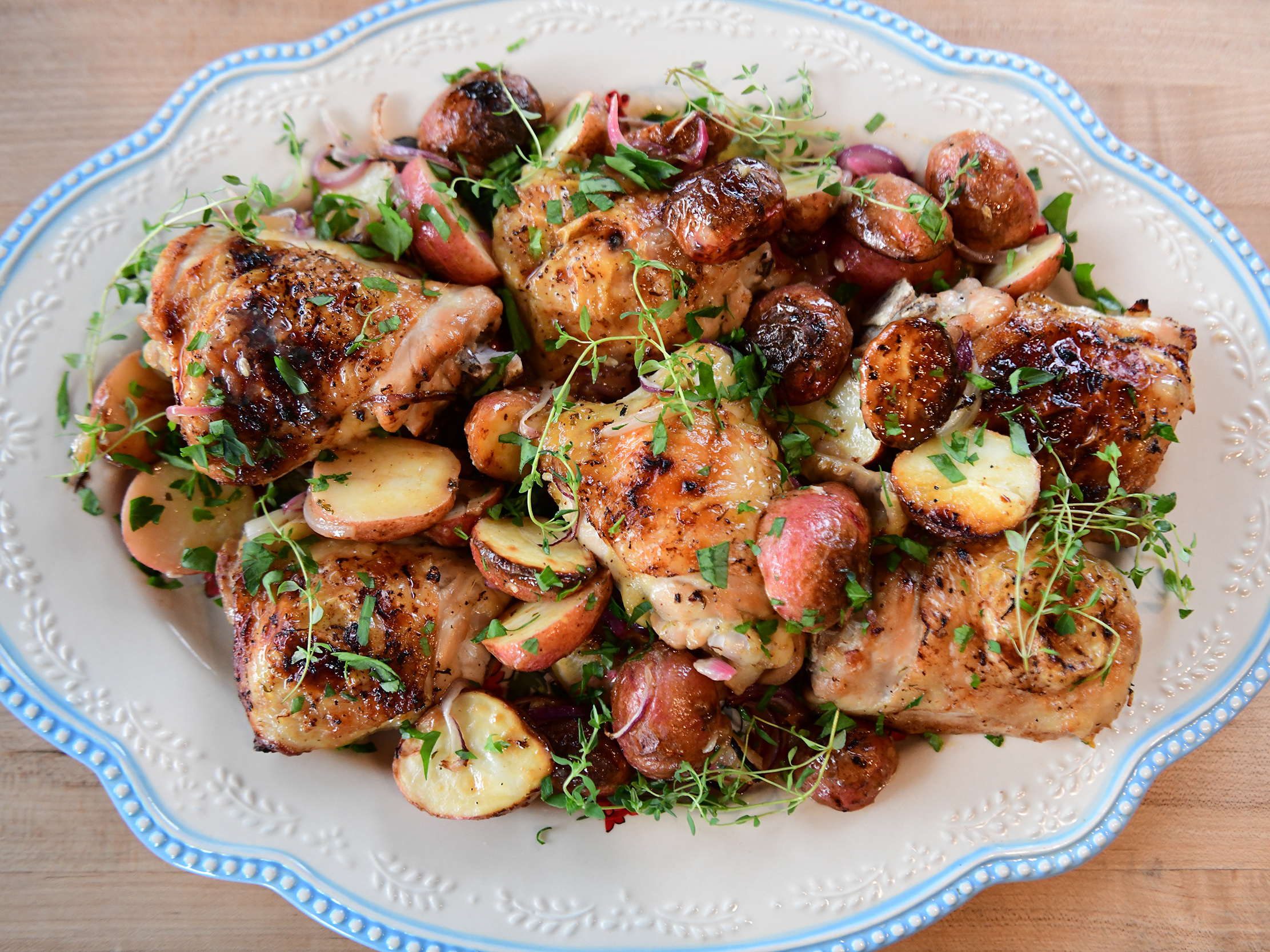 One Pan Chicken and Potoatoes - FeelGoodFoodie