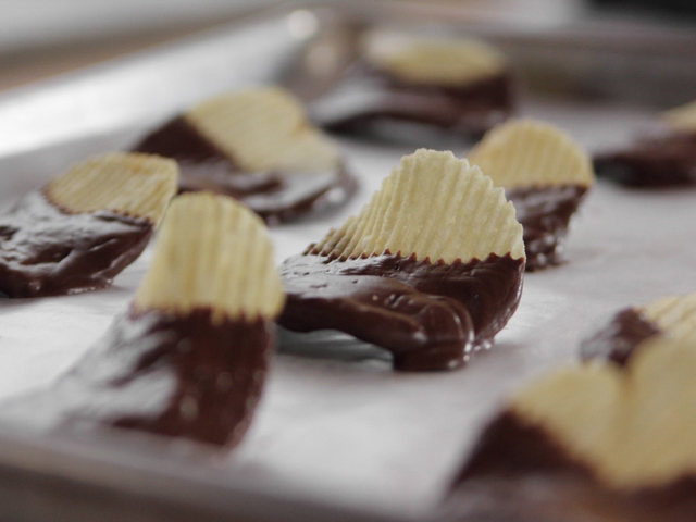 Sweet Salty Chocolate Chips Ruffles Potato Chips Chocolate Candy Coating White Chocolate